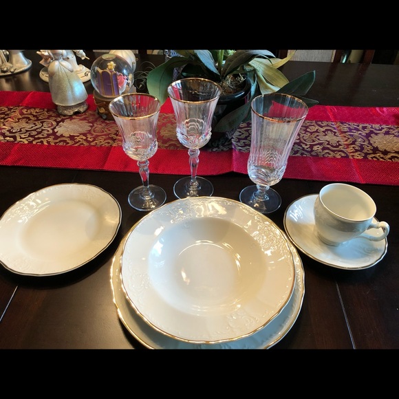 China and glassware. - Picture 1 of 7